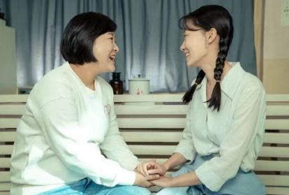 不止《热辣滚烫》，贾玲还要和张小斐《转念花开》