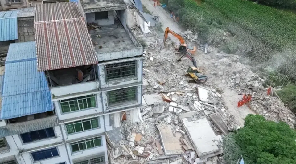 柳州地震捐款名单曝光，年入上亿明星集体失声，郭晶晶果然没说错