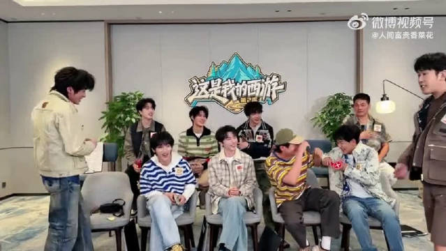 别的队长管队员 宋亚轩管成龙大哥 这队长当的 格局直接打开了属于是！