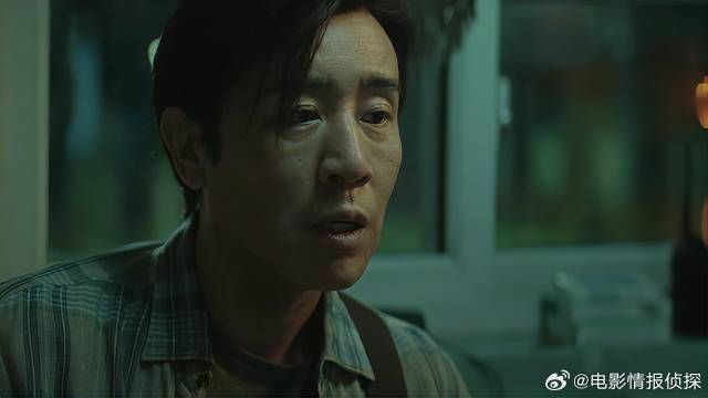 父亲帮儿子写文章，想让儿子快速出名，怎料被保安看穿