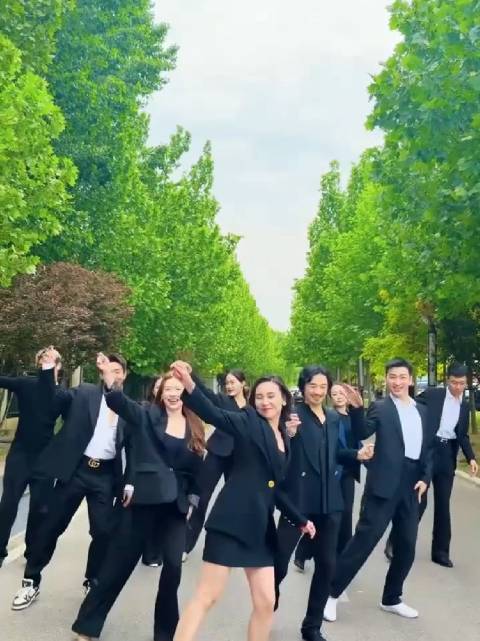 国内教师团队亮相,给阿嬷的情书票房破9亿