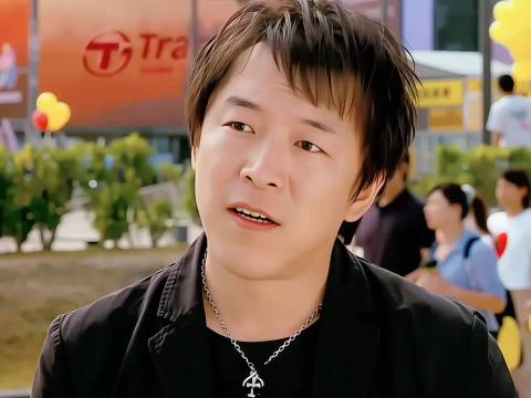 飞行员遇袭身亡，工程师紧急接替驾驶