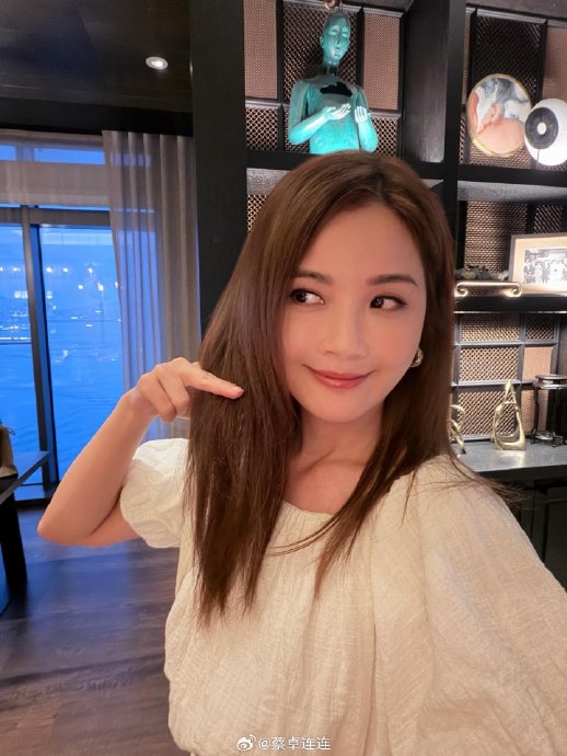 蔡卓妍过去的短发造型中，粉丝最喜欢的是哪一款？