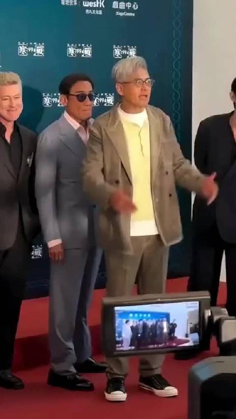 周润发 郭富城 梁家辉 同框出席寒战1994香港路演，三位法拉利也太可爱了