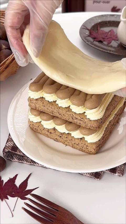 主厨Adam推出海盐焦糖栗子麻薯蛋糕，四重口感茶香浓郁
