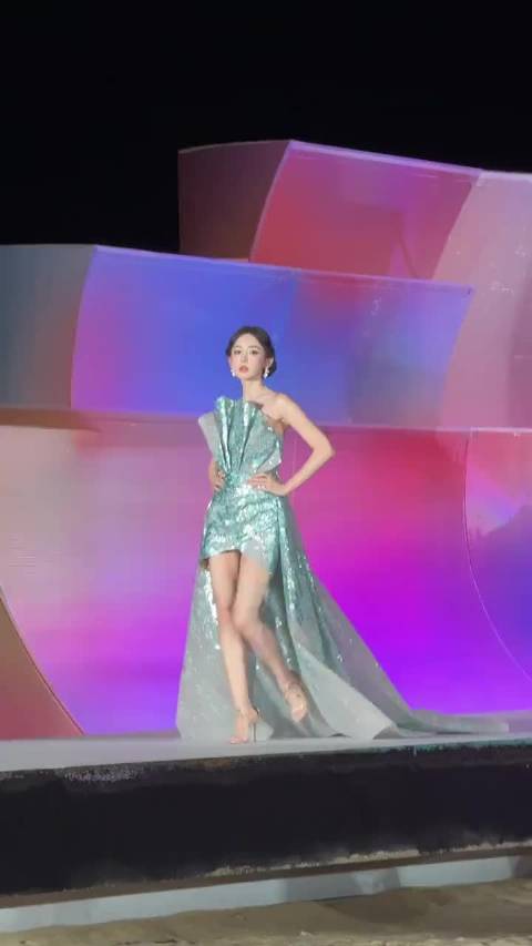 娜扎今晚是海边的美神