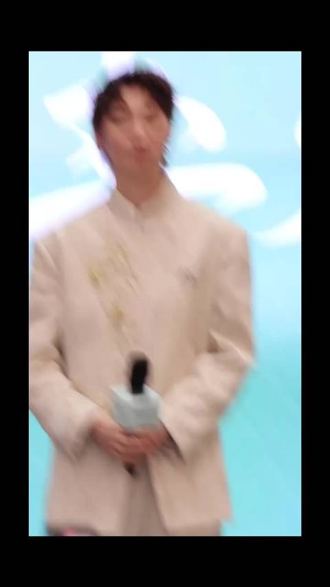 社恐小猫与王曼昱互动引关注