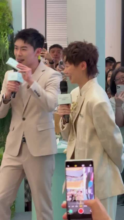 王曼昱百雀羚见面会 可爱三连拍