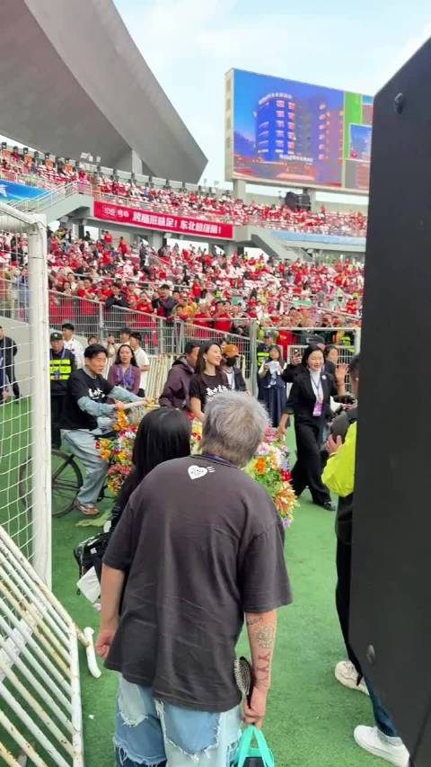 骑的还挺开心
