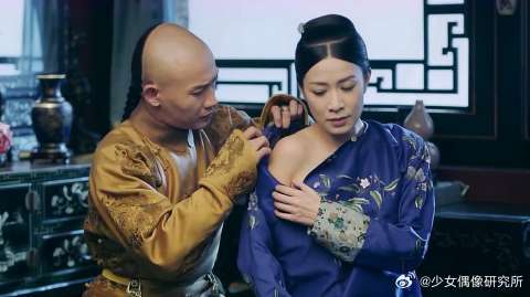 娴妃为救皇上被烫伤，皇上看到伤口，感动了