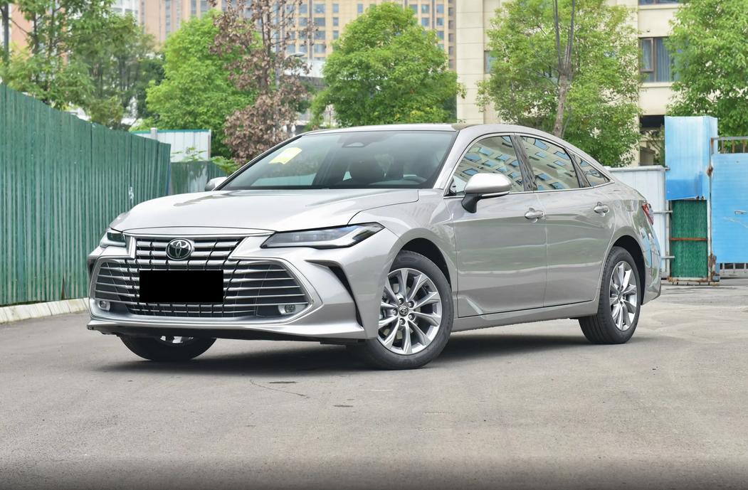 搭载2.0L+E-CVT,轴距2870mm,丰田亚洲龙臻选版实力如何?