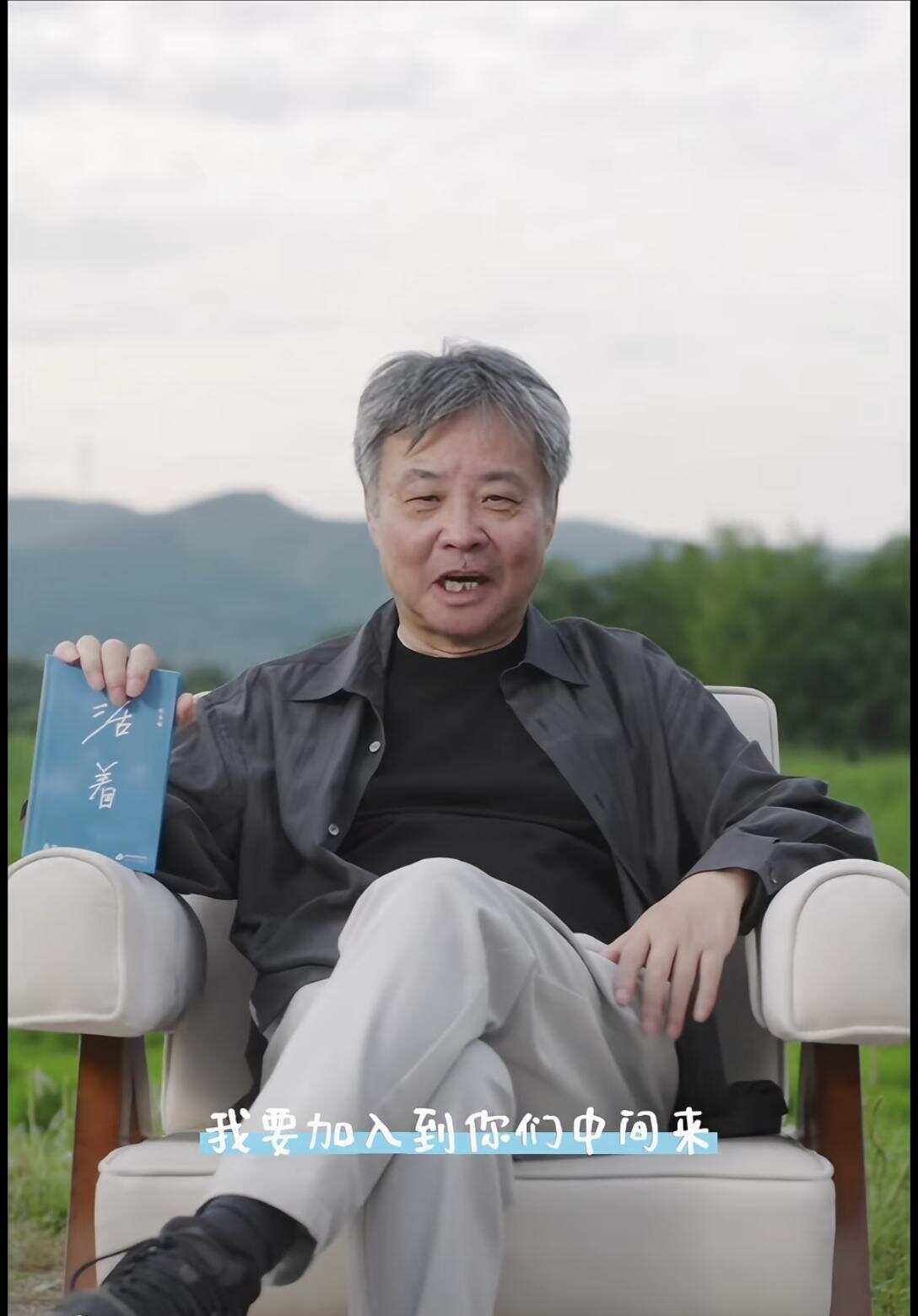 文坛“显眼包”余华疯狂回留言，他的评论区沸腾了