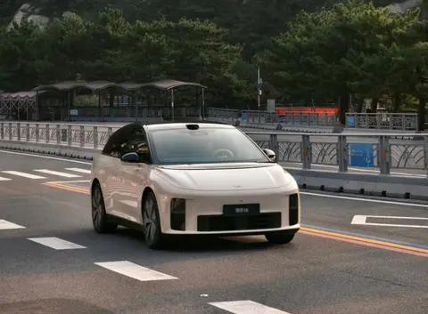新车  5座纯电SUV/9月上市/可装自行车架,理想i6无伪装实车图曝光