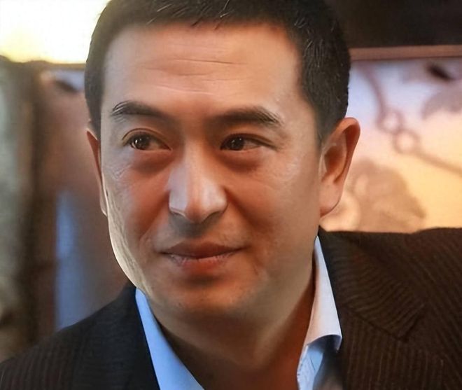 央视发文! 56岁身患不死癌症的张嘉益, 再破天花板, 让内娱刮目相