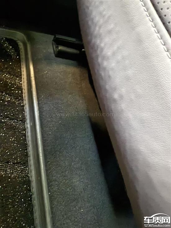 乐道L60座椅蒙皮鼓包 要求更换座椅总成