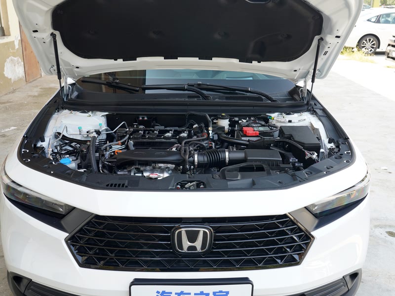 雅阁17.98万起油耗6.6L,续航长保值率58%