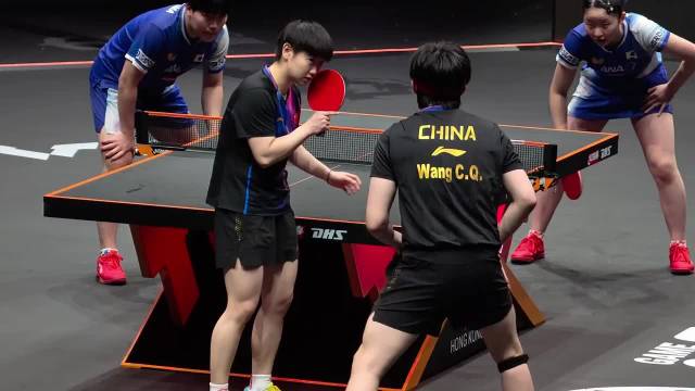 王楚钦孙颖莎混双赛场默契互动尽显信任与陪伴