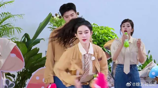 范丞丞直男癌！怒吼孟子义：你喝就喝！能别挡我镜头吗