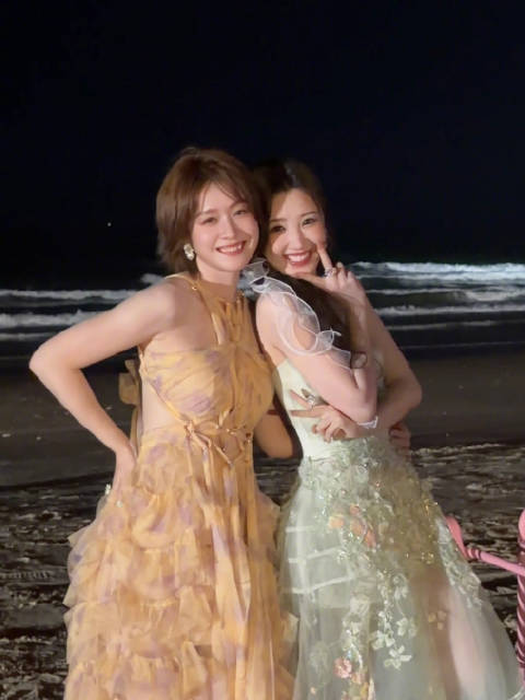 张雪迎、毛晓彤合照，和闺蜜的海边合照姿势模板