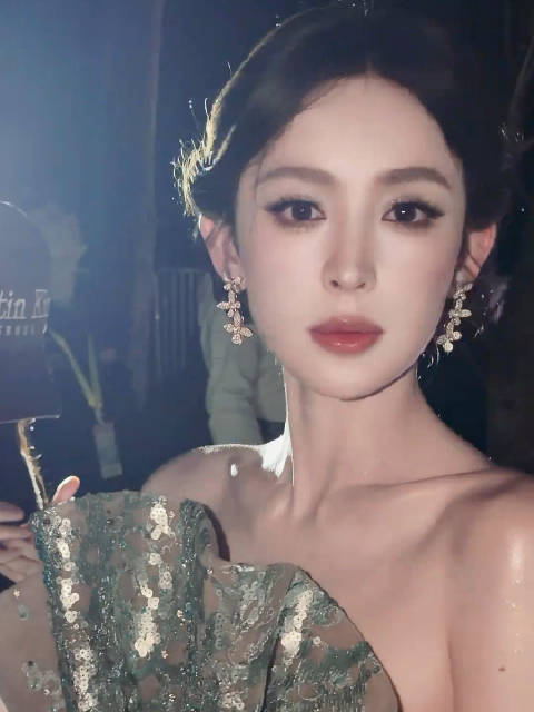 娜扎镜头前20秒随手拍皆美新疆邮费增50