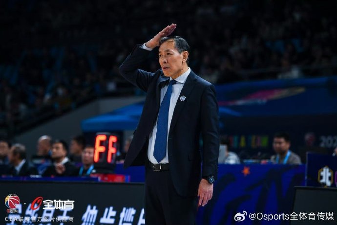 上海男篮主帅许利民在更衣室说了什么，如何激励了球队？