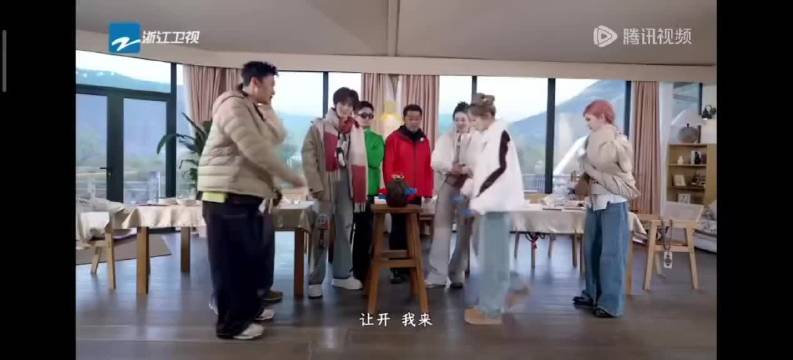 白鹿乘车分组安排欠妥，四人无驾照或高反存隐患