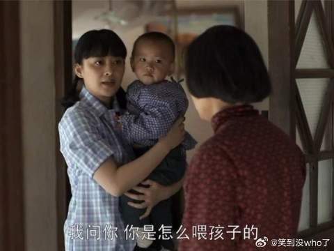 德华用嘴嚼东西喂孩子被安杰发现，姑嫂俩人吵起来气的安杰回娘家