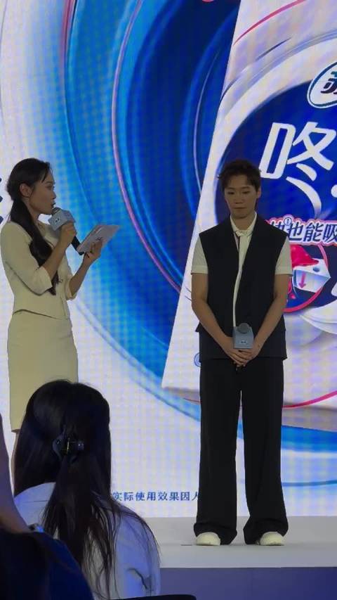 王曼昱苏菲活动小游戏环节，对比昨天今天又是不一样的曼昱！