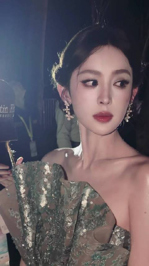 娜扎无滤镜20秒随拍展现原生美感