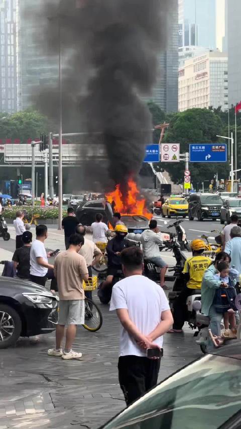 兰博基尼自燃，有点吓人！