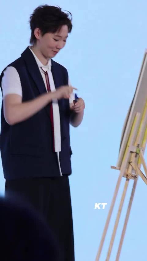 继拧不开瓶盖之后又拧不开笔盖 真的是可可爱爱！
