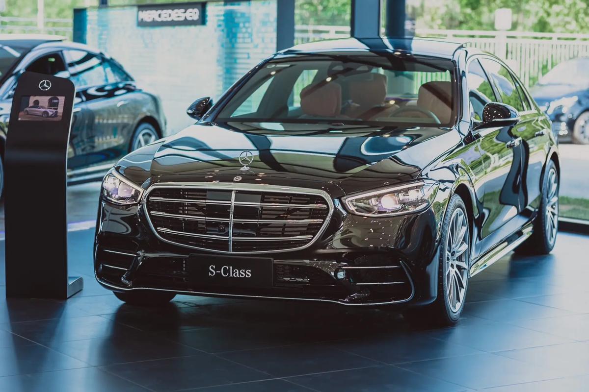 奔驰S级“放大招”!S450性能炸场,3.0T+48V 爆 367 匹,5.1 秒破百 + 后轮转向,碾压 7 系