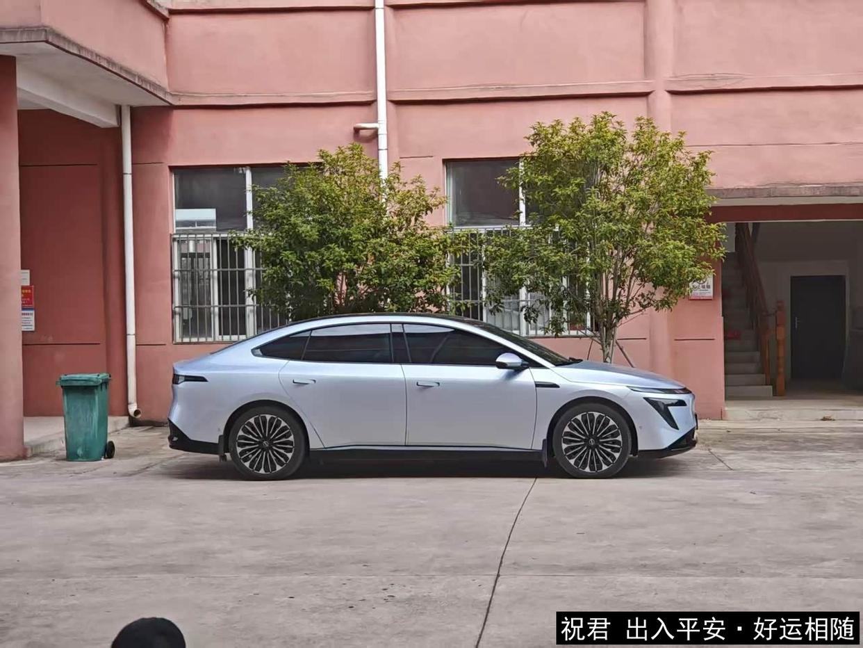 十四万出头的中大型纯电轿车,日产N7开了八千公里,这些掏心窝子的实话想跟你说