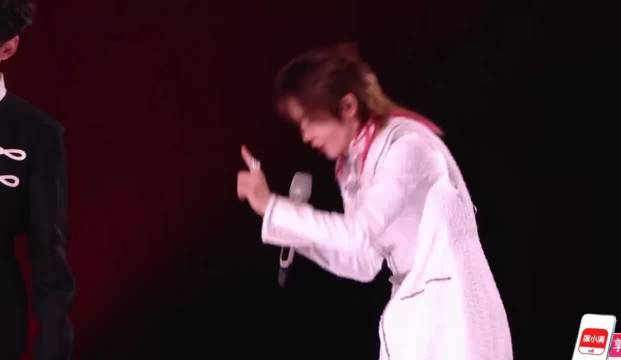 李小冉50岁连翻侧手翻惊艳全场，王濛震惊表情成三公高光
