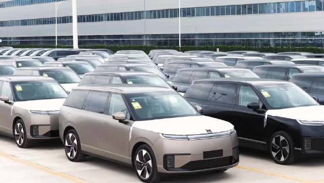 小鹏GX上市12小时大定近2.5万台，今日正式发运全国