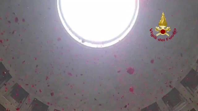 罗马万神殿·圣灵花瓣雨