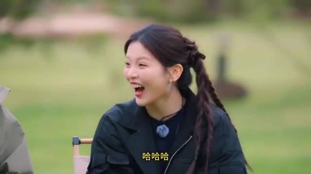 杨超越这小嘴什么都敢说啊，说艾伦光演傻子，这一段太搞笑了