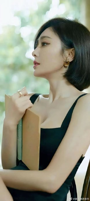 秦岚长达三年的嗓音损伤问题是如何造成的？目前恢复情况如何？