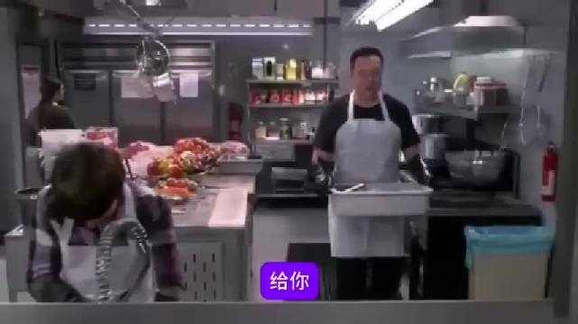 马斯克客串生活大爆炸，因浇汁过量被降职刷碗