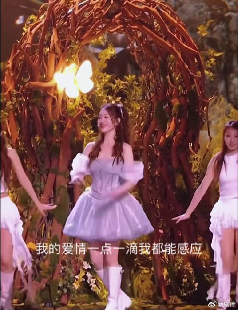 李小冉节目现场索要红包，浪漫求婚秒变搞笑场面