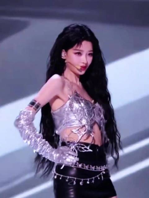 孙怡零基础速成女团ACE，神颜门面表情管理惊艳