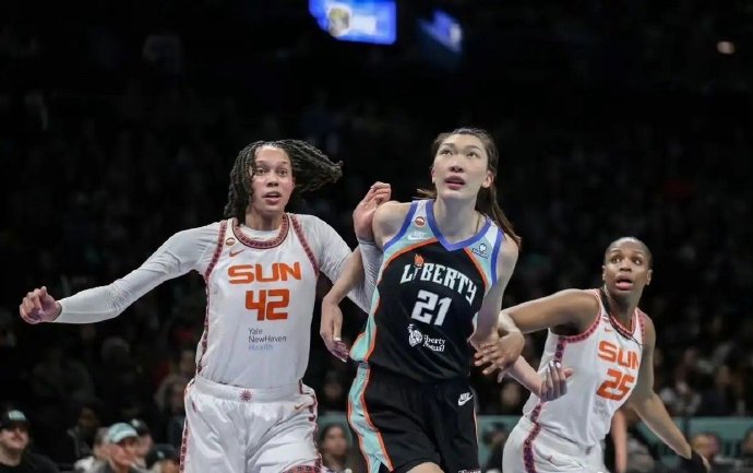 李月汝在WNBA达拉斯飞翼队的出场时间为何如此短暂？