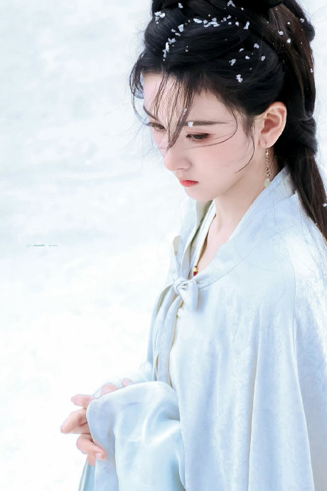 暴瘦事件后，宋祖儿本人及工作室有何回应，她是否在努力恢复健康？