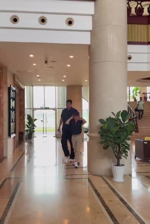 姚明体验蔚来ES9空间优势，称此前难觅合适车型
