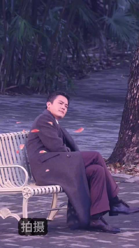 欧豪演戏真的稳扎稳打，各种角色信手拈来，光看这一个画面就有沧桑感了