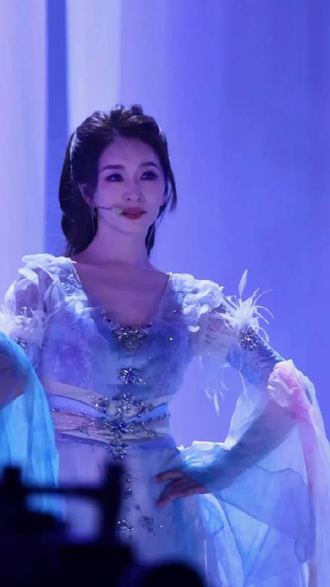 李小冉熬夜排练舞蹈仍状态绝佳