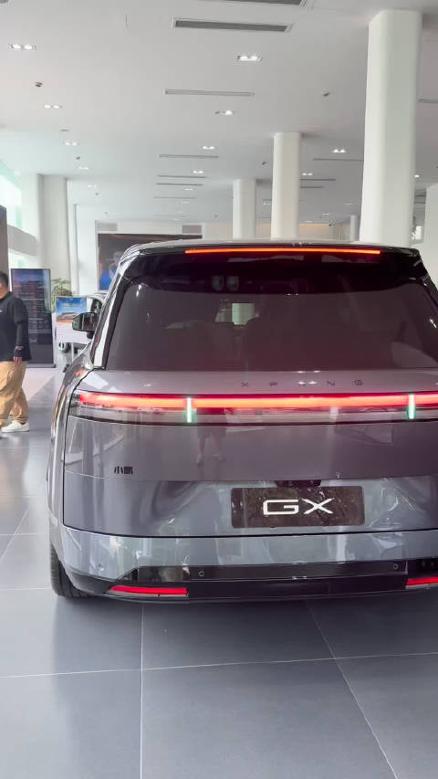 小鹏GX低配被指噱头，SE版30万性价比引关注