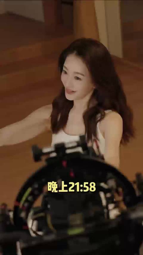 李小冉熬夜排练打游戏状态佳
