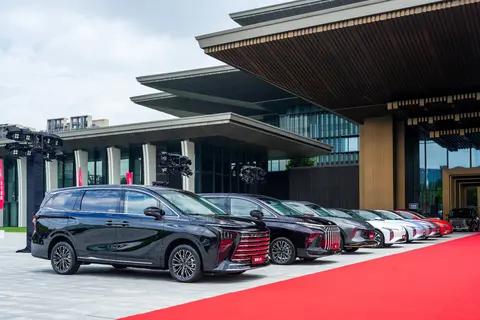 20万内买不到插混大MPV?风行星海V9越享17.99万起,配置拉挺满