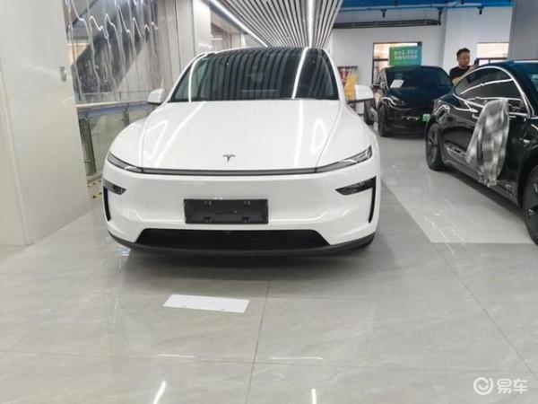 小米YU7对比特斯拉Model Y，同价位纯电动汽车SUV配置差异如何?